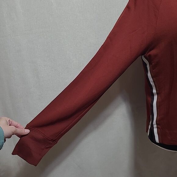 Evereve Taylor Stripe Trim Crew Neck Sweatshirt Women’s Size Medium Maroon Red - Picture 6 of 11